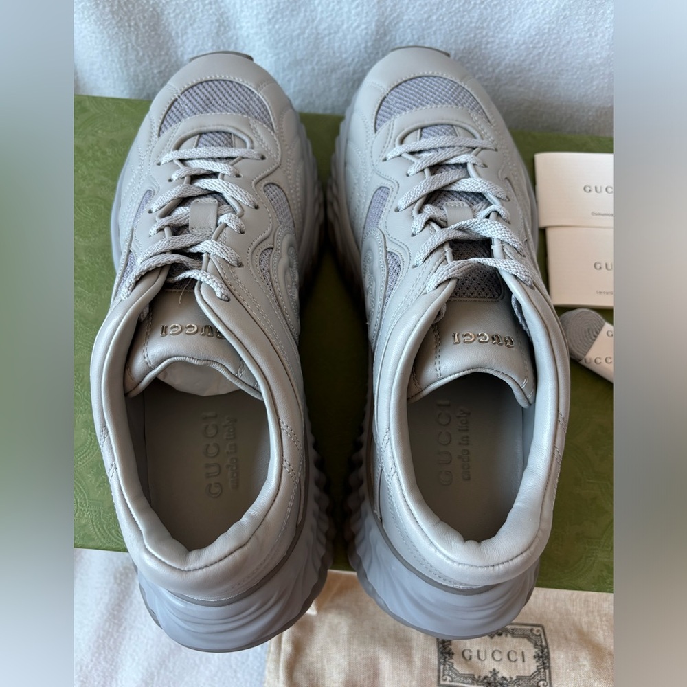 New Gucci Men's sz 9.5 GG Ripple Lace-Up Sneakers Gray leather silver $1290 - Picture 4 of 8
